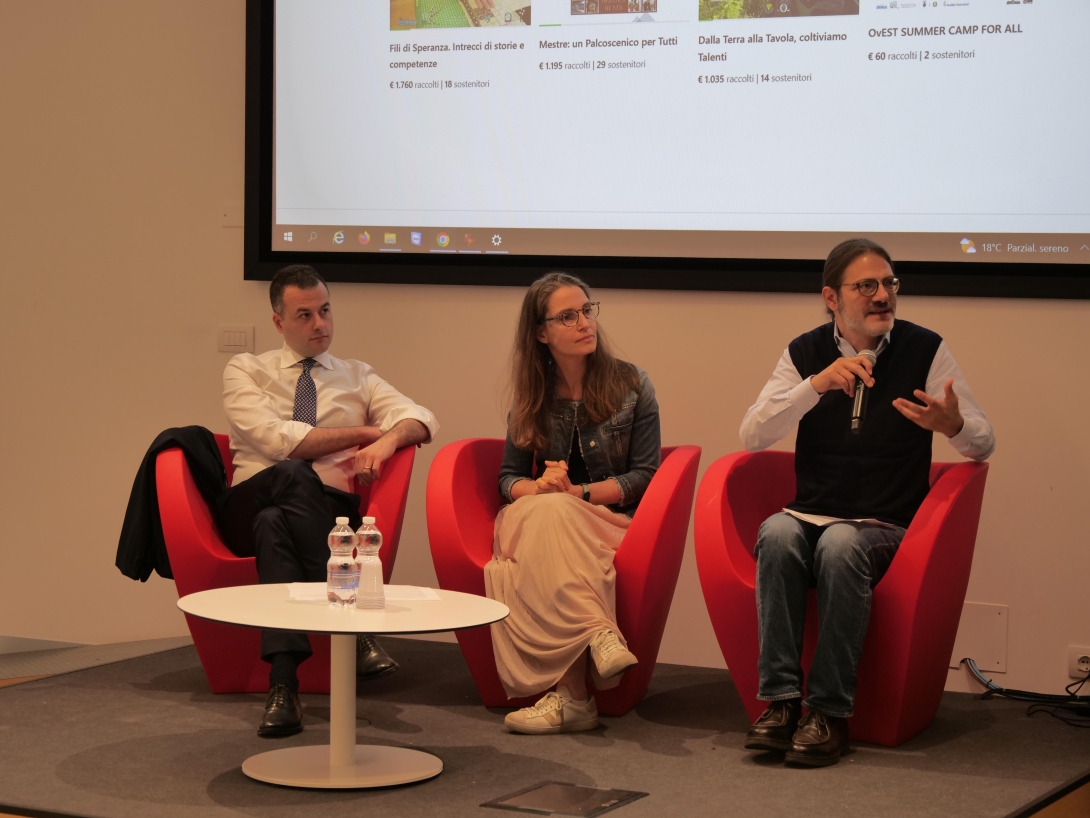 La conferenza stampa di presentazione dei nuovi progetti del crowdfunding civico di Venezia, con l'assessore Venturini